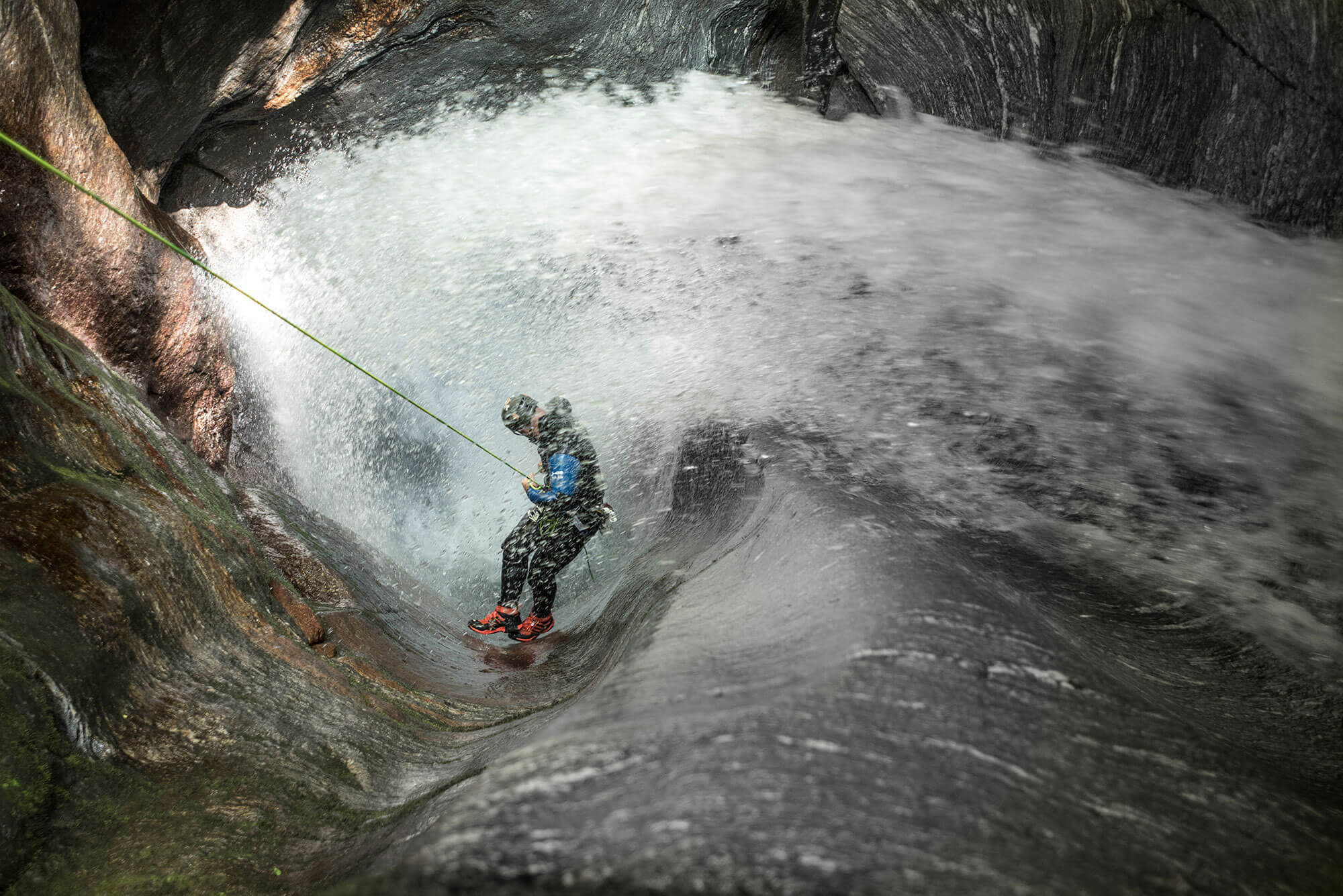 Correct rappelling technique with two hands on the brake strand