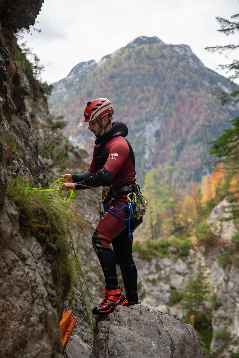 A person using a canyoning wetsuit against canyoning environment